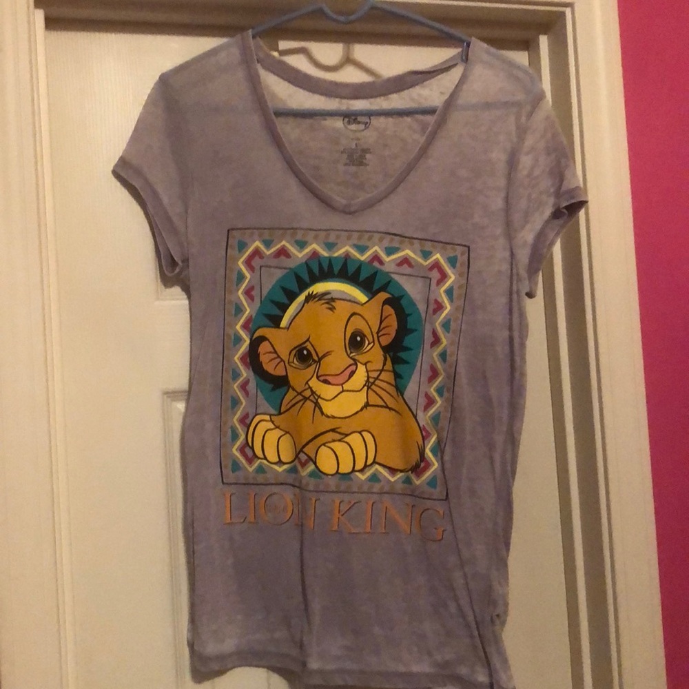 A lion king shirt.